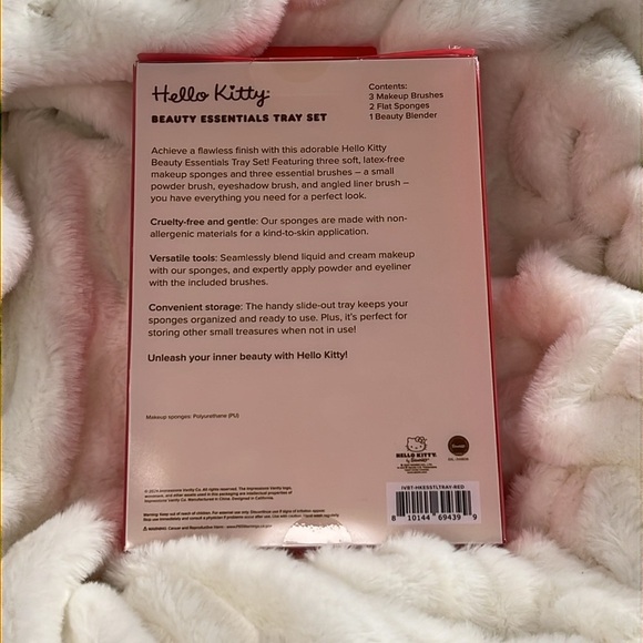 Hello Kitty Apple 6 piece Beauty Pull-Out Tray Brush/Sponge Set - Picture 3 of 3